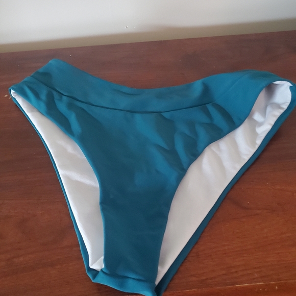 Bikini - Picture 3 of 3